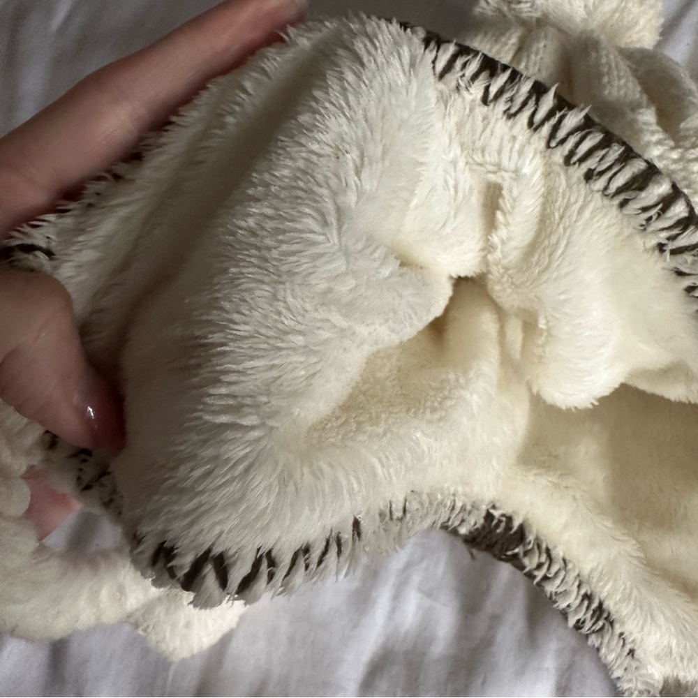 Cream Winter Hat - Picture 4 of 8